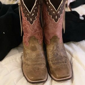 Ariat cowgirl boots. Size 10, worn once